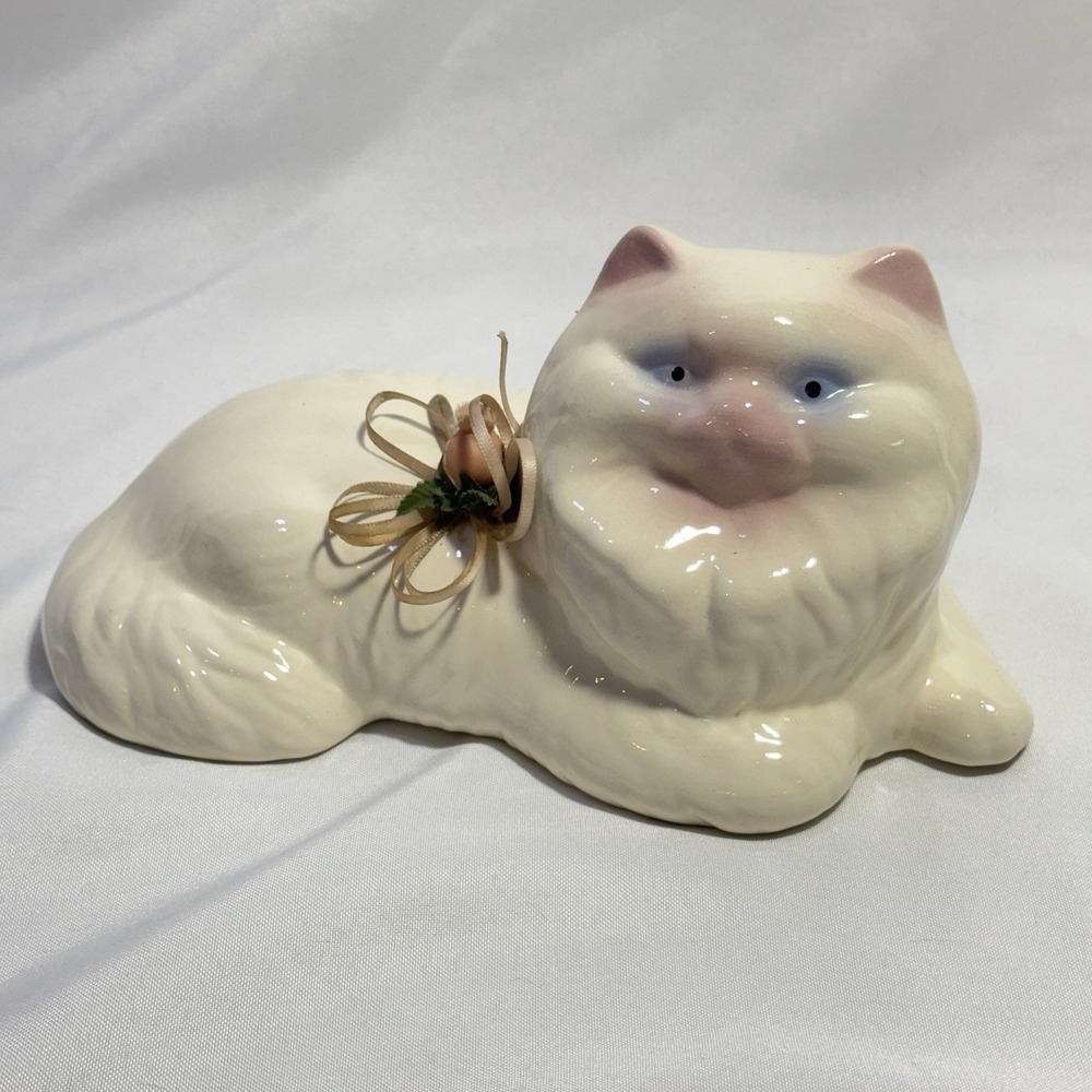 Vintage‎ Ceramic White Pink Persian Cat Kitten Statue Laying Down 10"